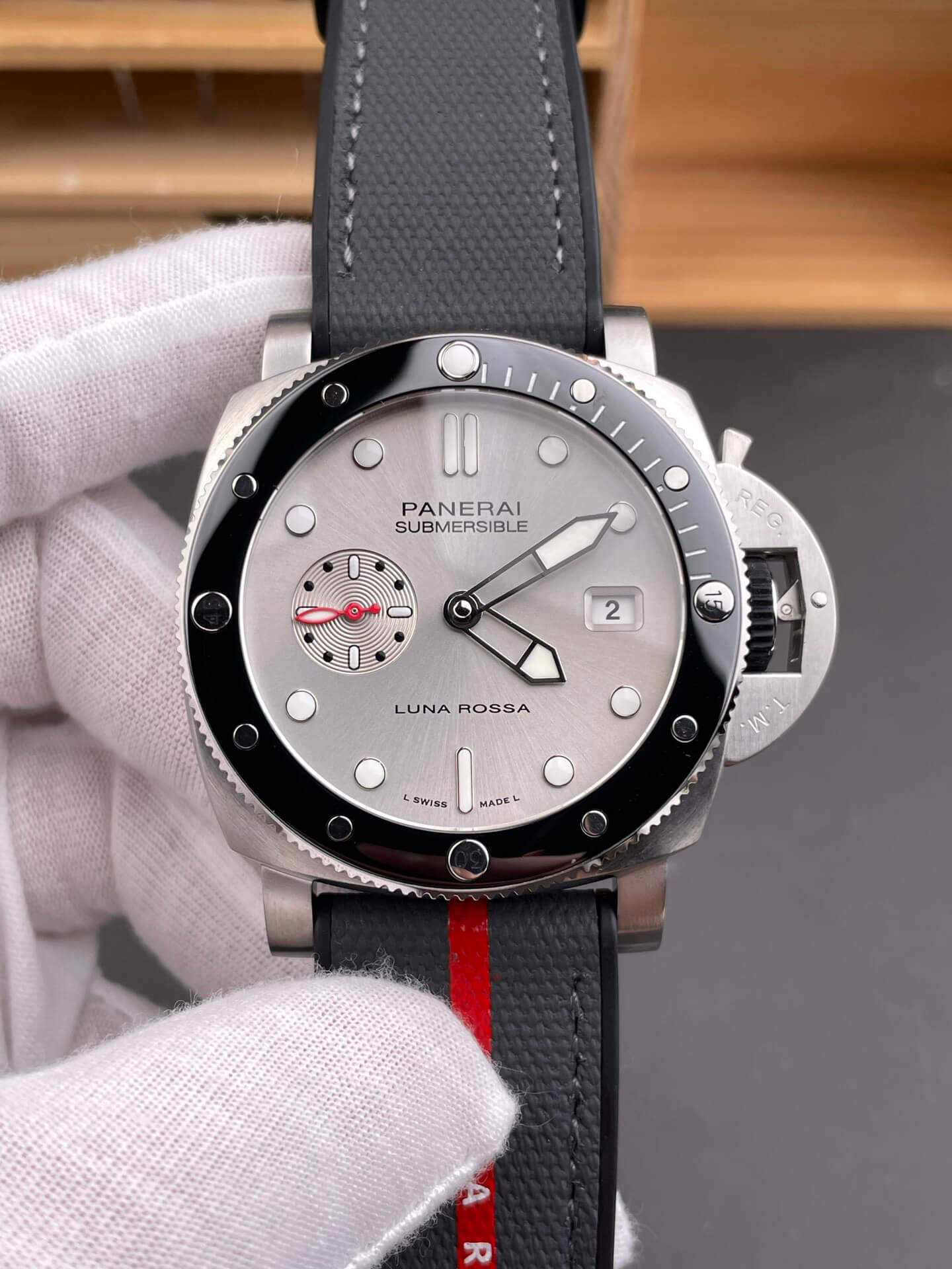 Panerai Replica Submersible QuarantaQuattro Luna Rossa Super Clone Watch PAM01681