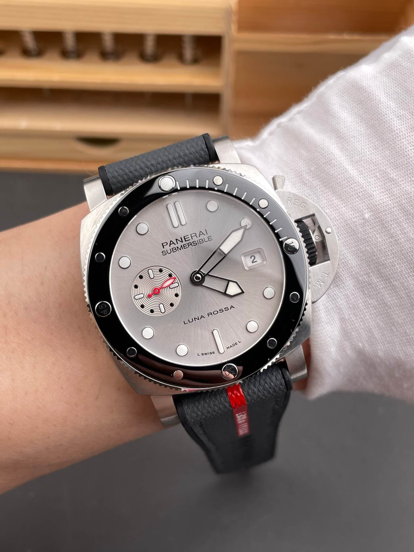 Panerai Replica Submersible QuarantaQuattro Luna Rossa Super Clone Watch PAM01681