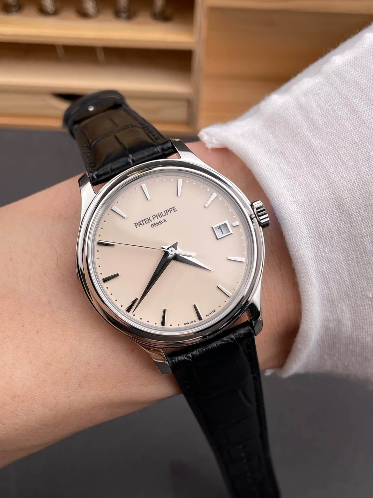 Patek Philippe Replica Calatrava Super Clone Watch 5227G-001