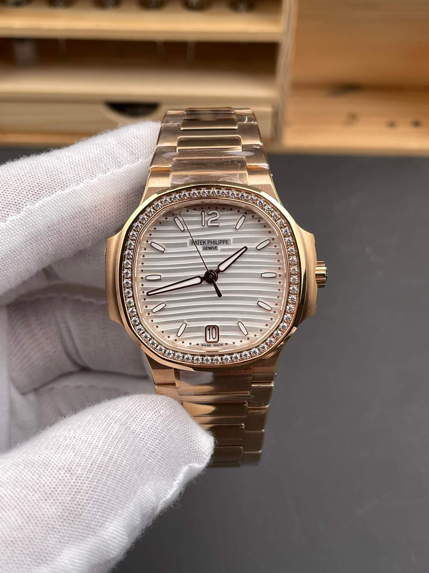 Patek Philippe Replica Nautilus Super Clone Watch 7118/1200R-001 Patek Philippe Replica Nautilus Super Clone Watch 7118/1200R-001