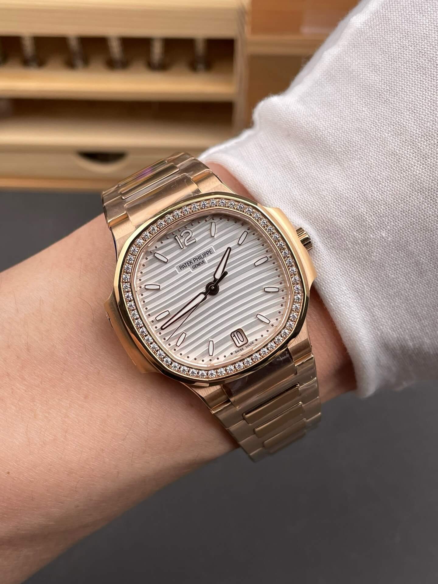 Patek Philippe Replica Nautilus Super Clone Watch 7118/1200R-001 Patek Philippe Replica Nautilus Super Clone Watch 7118/1200R-001