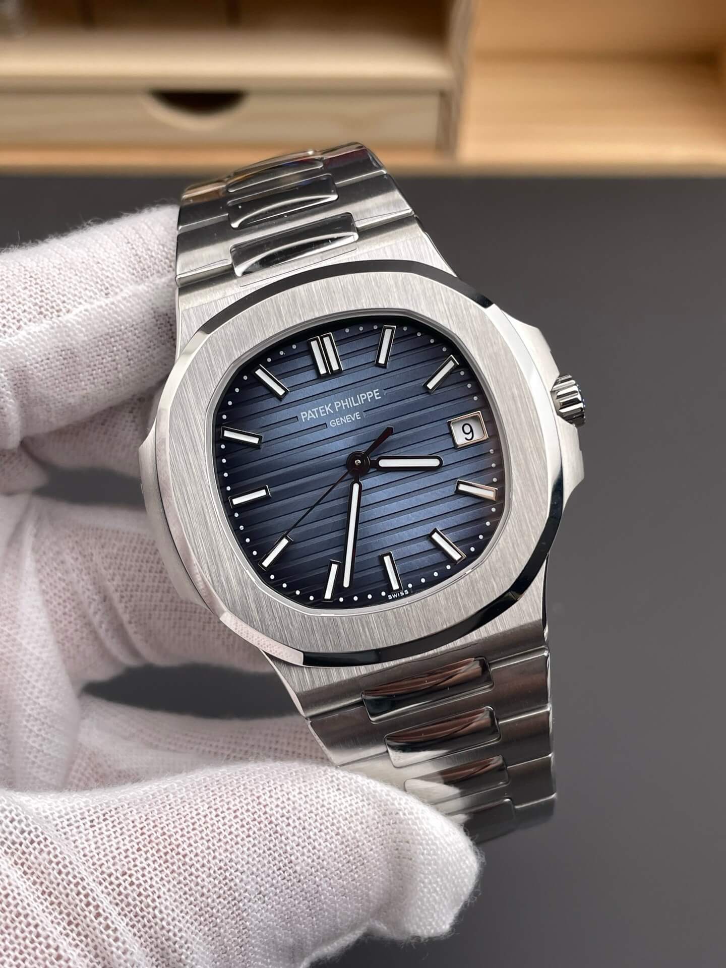 Patek Philippe Replica Nautilus Super Clone Watch 5811/1G-001 Patek Philippe Replica Nautilus Super Clone Watch 5811/1G-001