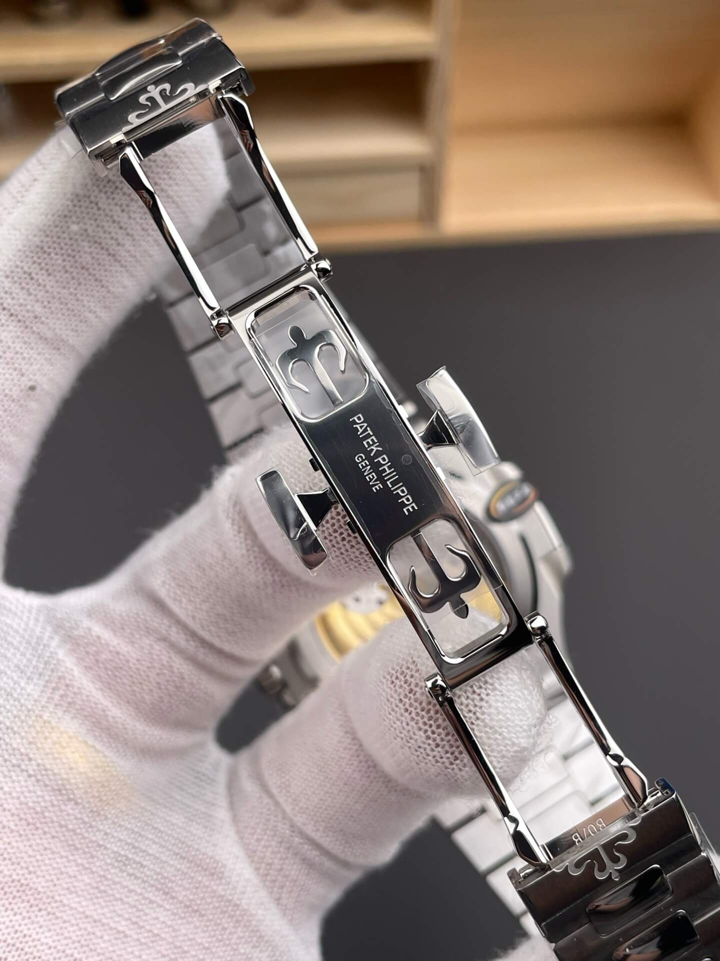 Patek Philippe Replica Nautilus Super Clone Watch 5811/1G-001 Patek Philippe Replica Nautilus Super Clone Watch 5811/1G-001