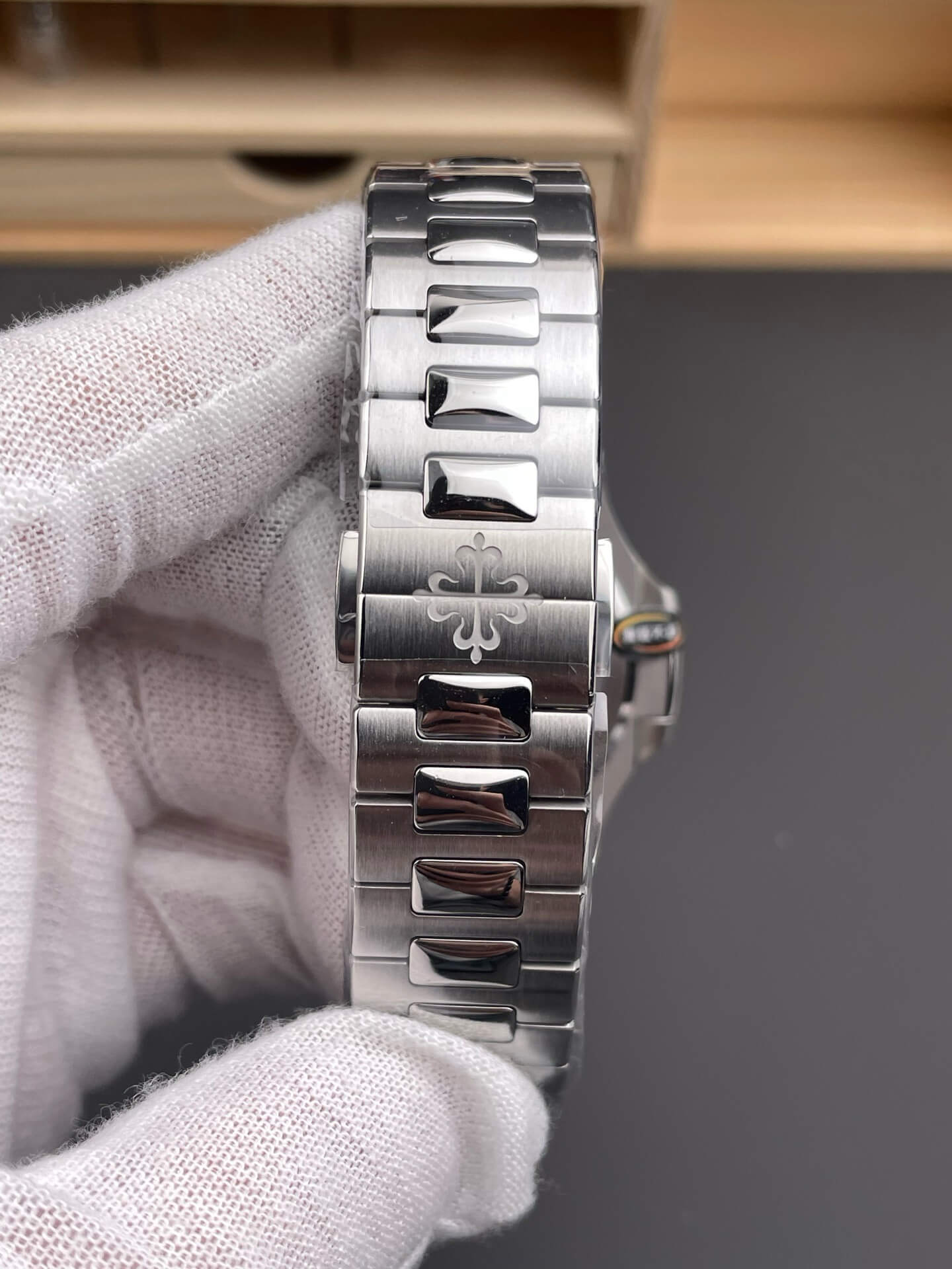 Patek Philippe Replica Nautilus Super Clone Watch 5811/1G-001 Patek Philippe Replica Nautilus Super Clone Watch 5811/1G-001