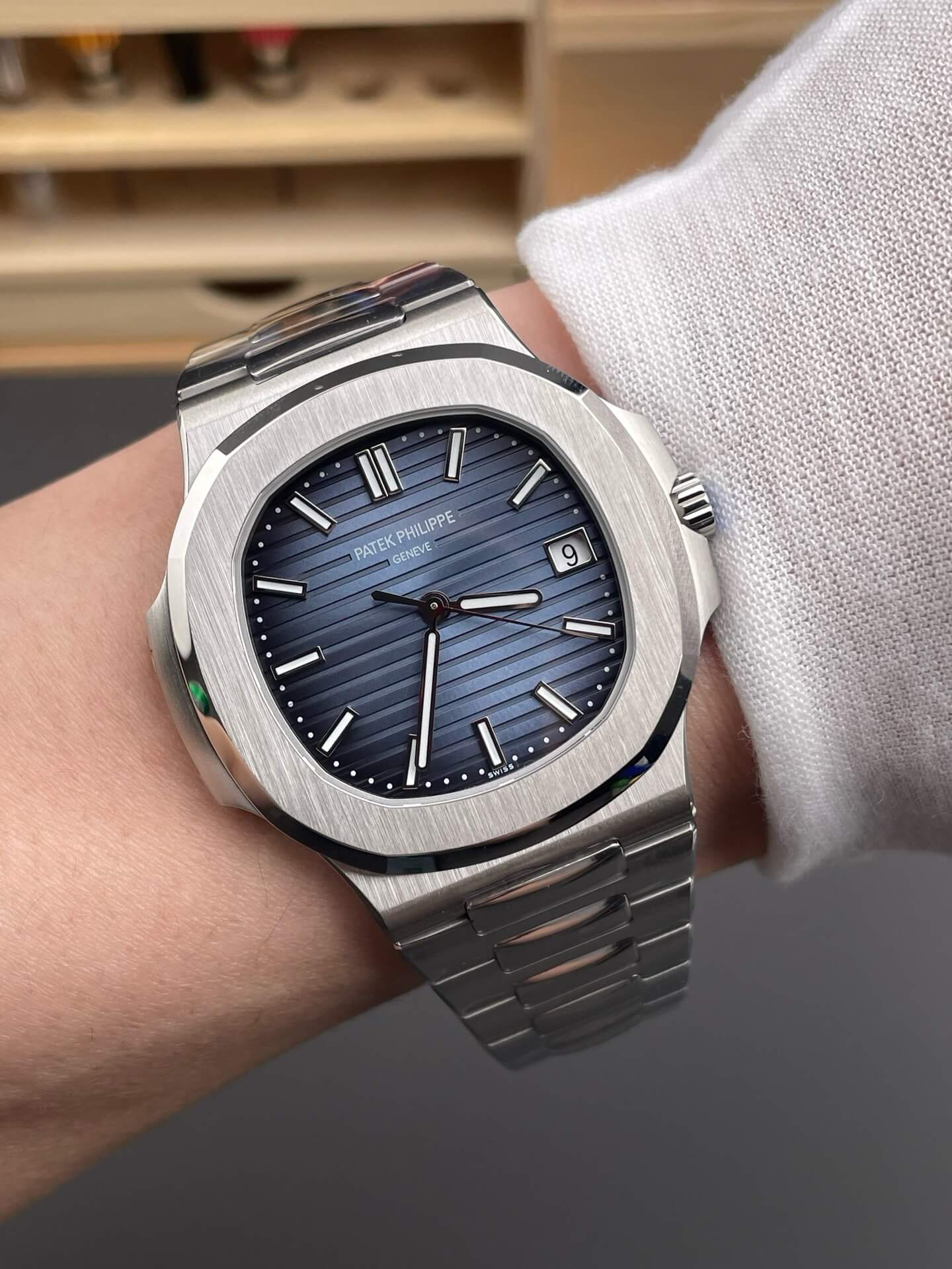 Patek Philippe Replica Nautilus Super Clone Watch 5811/1G-001 Patek Philippe Replica Nautilus Super Clone Watch 5811/1G-001