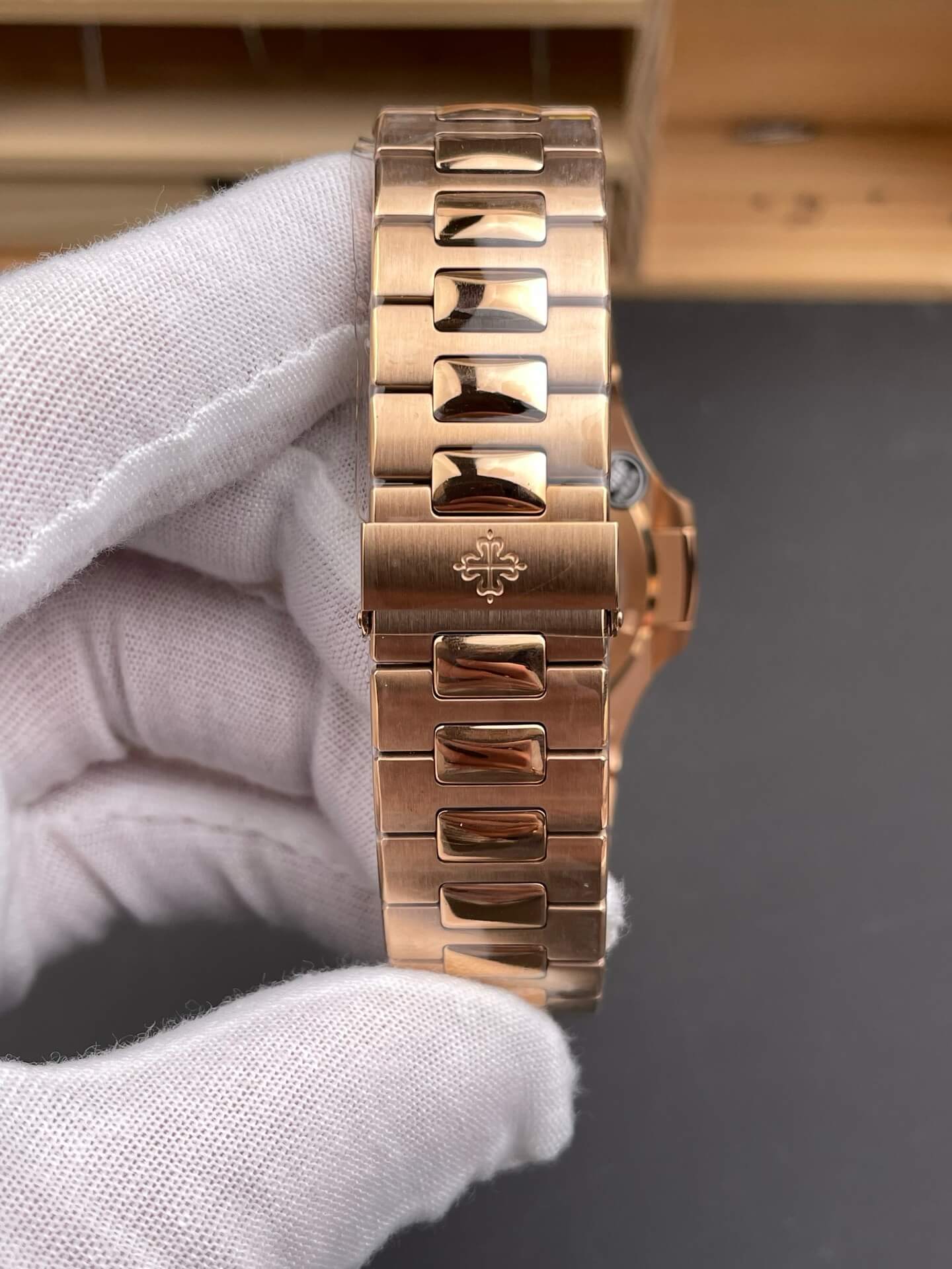 Patek Philippe Replica Nautilus Super Clone Watch 5711/1R-001 Patek Philippe Replica Nautilus Super Clone Watch 5711/1R-001