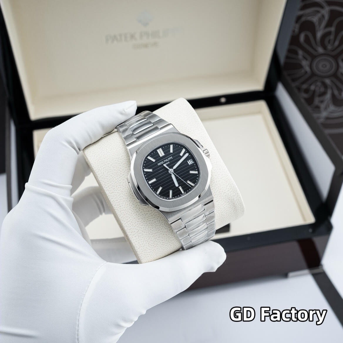 Patek Philippe Replica Nautilus Watch 3711/1G-001