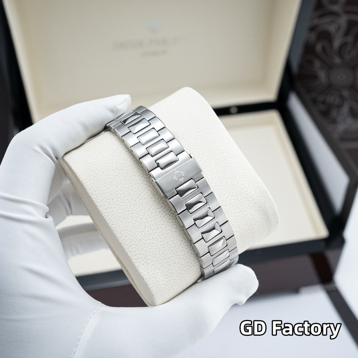 Patek Philippe Replica Nautilus Watch 3711/1G-001