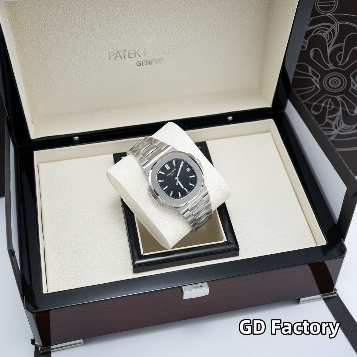 Patek Philippe Replica Nautilus Watch 3711/1G-001