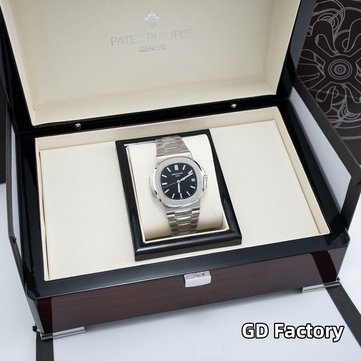 Patek Philippe Replica Nautilus Watch 3711/1G-001