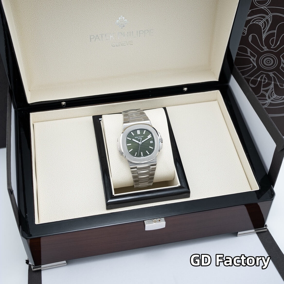 Patek Philippe Replica Nautilus Watch 5711/1A-014