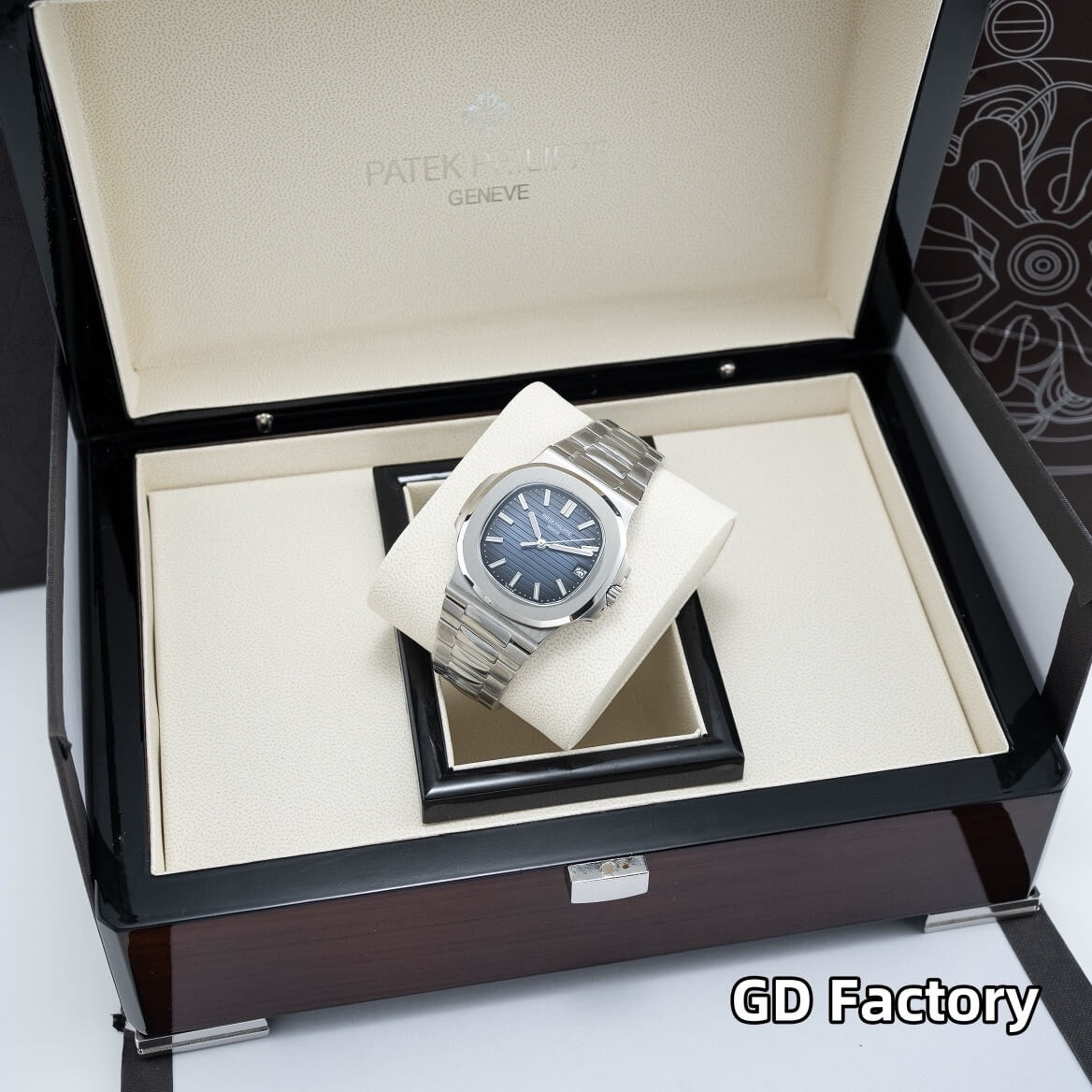 Patek Philippe Replica Nautilus Watch 5711/1P-010