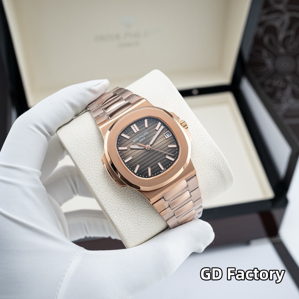 Patek Philippe Replica Nautilus Watch 5711/1R-001