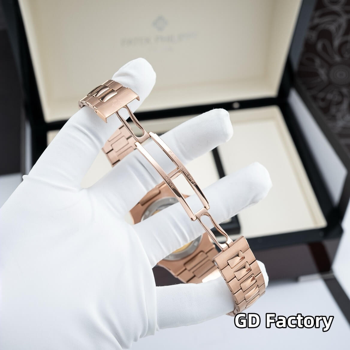 Patek Philippe Replica Nautilus Watch 5711/1R-001
