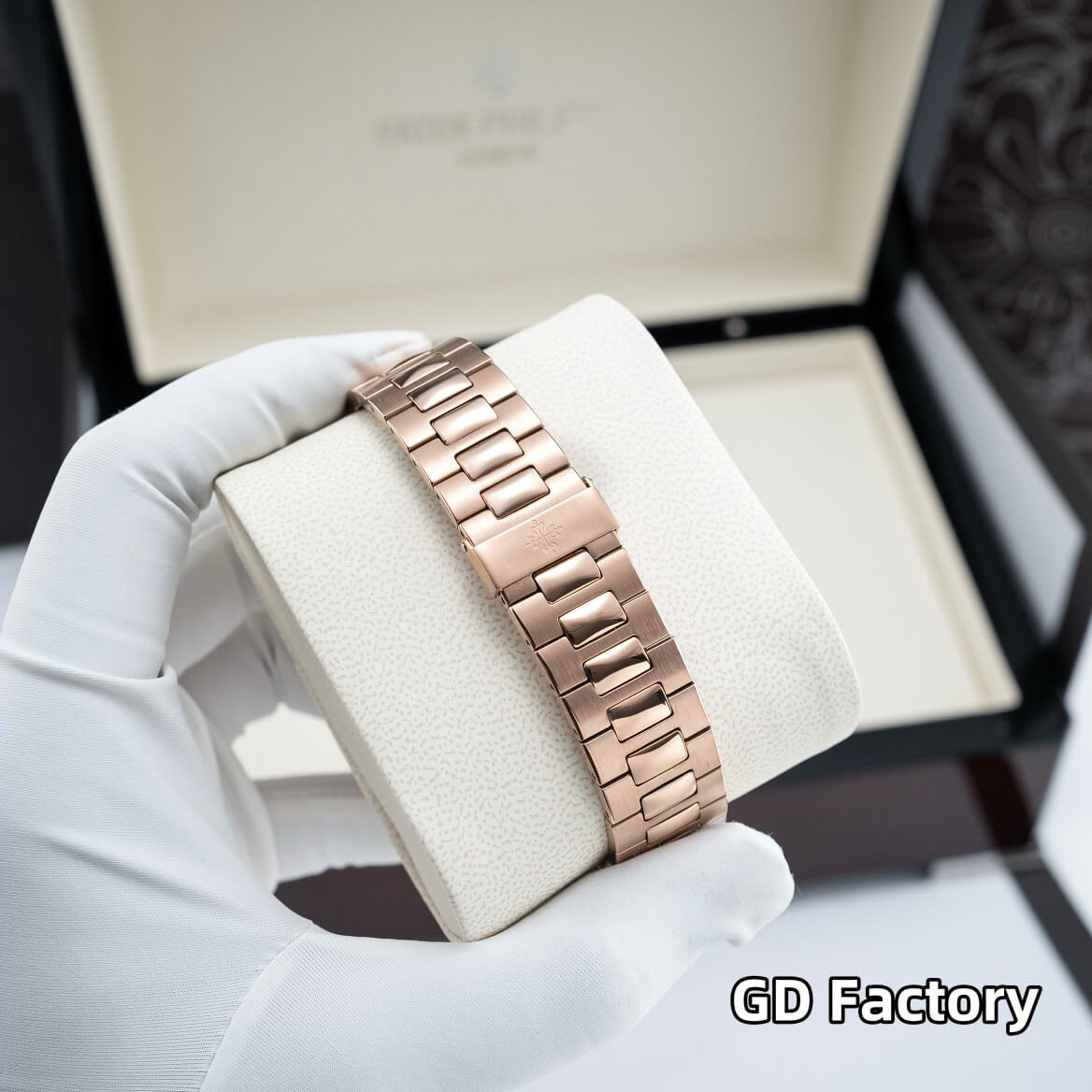 Patek Philippe Replica Nautilus Watch 5711/1R-001
