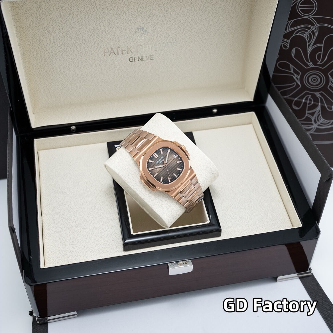 Patek Philippe Replica Nautilus Watch 5711/1R-001