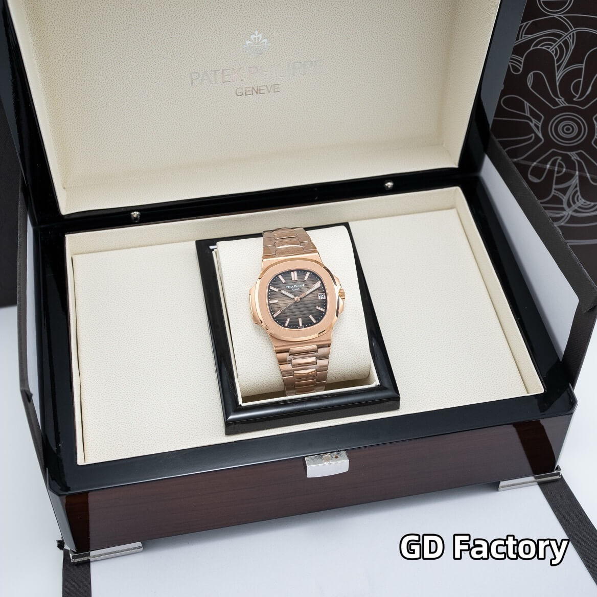 Patek Philippe Replica Nautilus Watch 5711/1R-001