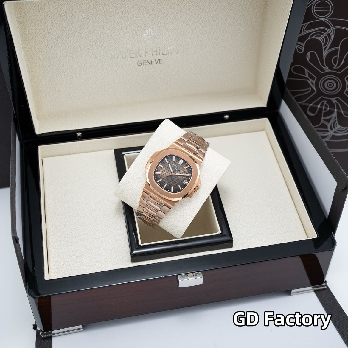 Patek Philippe Replica Nautilus Watch 5711/1R-001