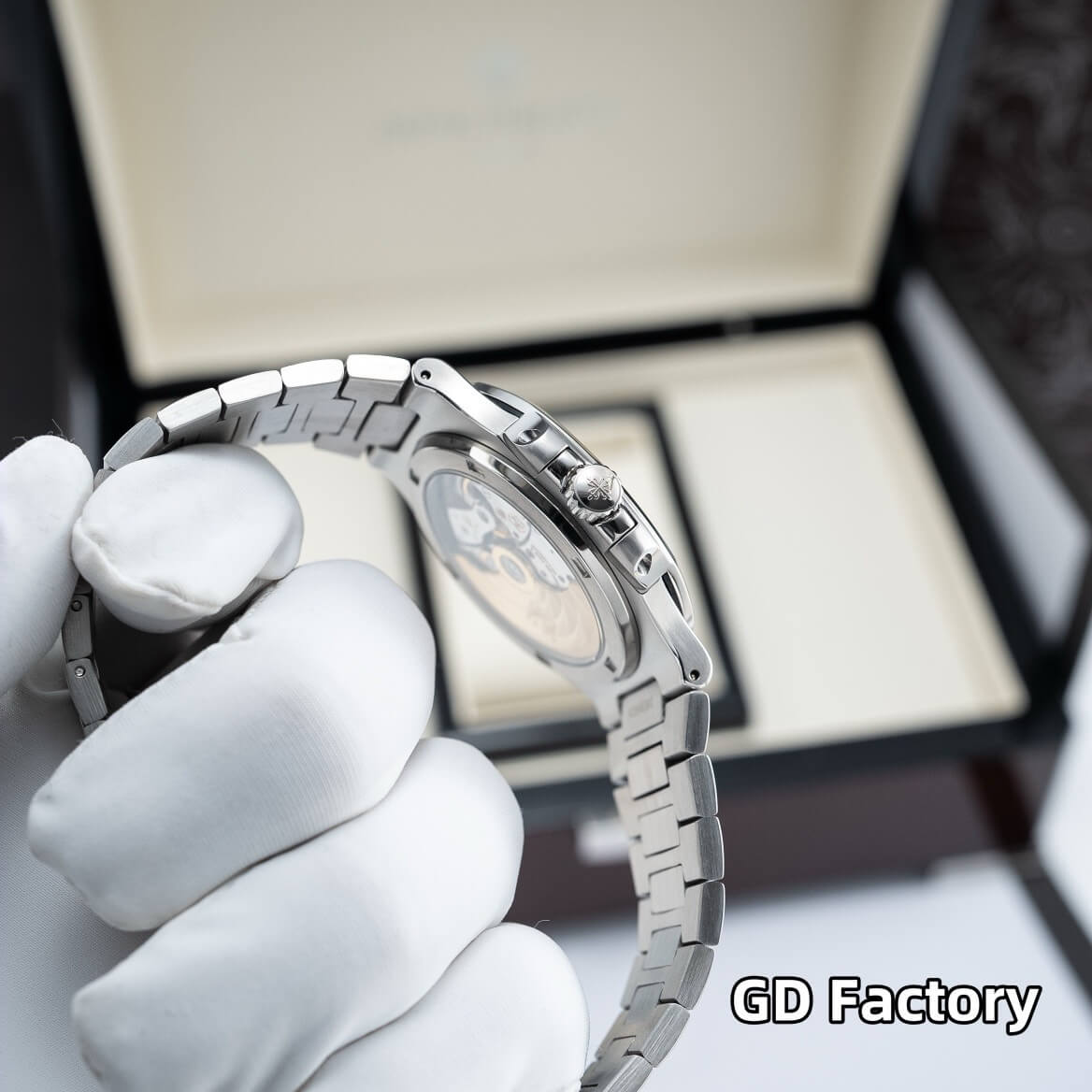 Patek Philippe Replica Nautilus Watch 5713/1G-010