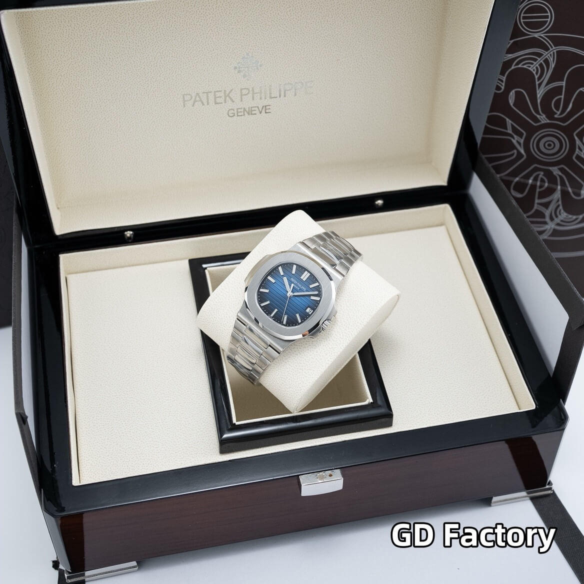 Patek Philippe Replica Nautilus Watch 5811/1G-001