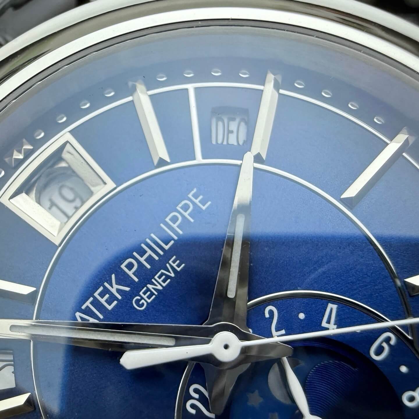 Patek Philippe Replica Complications Super Clone Watch 5205G-013