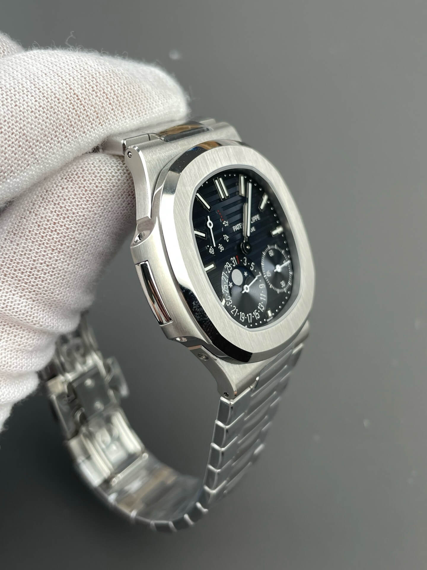 Patek Philippe Replica Nautilus Super Clone Watch 5712/1A-001 Patek Philippe Replica Nautilus Super Clone Watch 5712/1A-001
