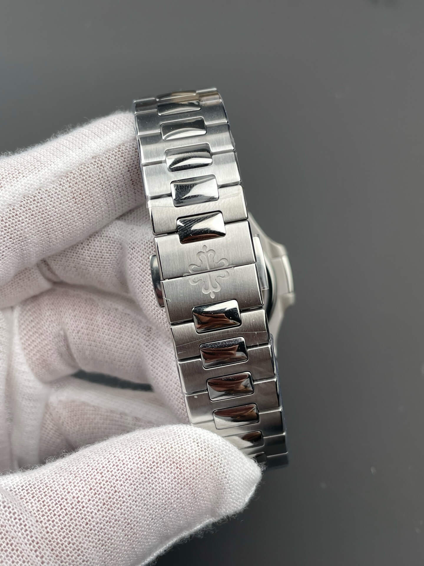 Patek Philippe Replica Nautilus Super Clone Watch 5712/1A-001 Patek Philippe Replica Nautilus Super Clone Watch 5712/1A-001