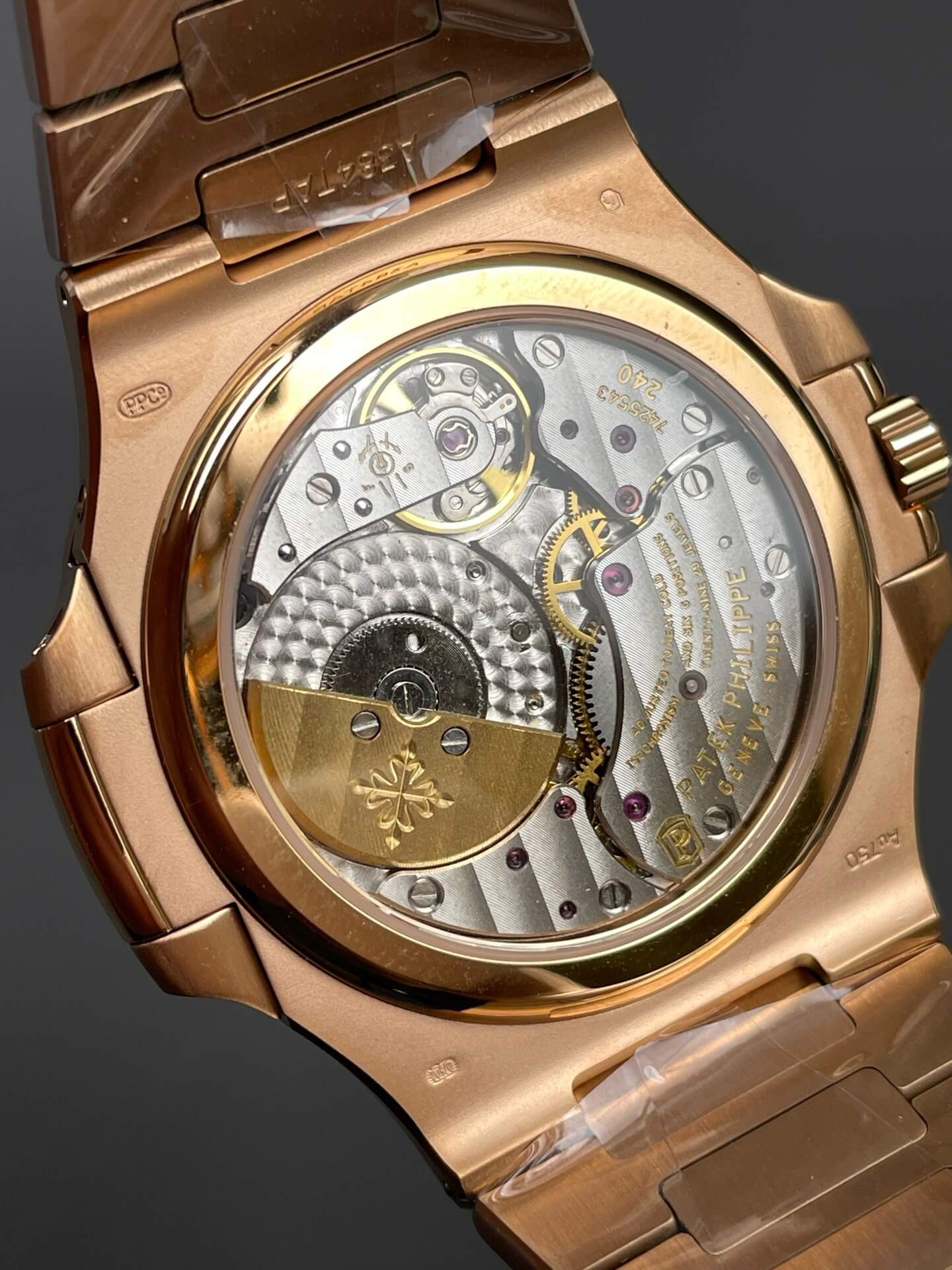 Patek Philippe Replica Nautilus Super Clone Watch 5712/1R-001 Patek Philippe Replica Nautilus Super Clone Watch 5712/1R-001