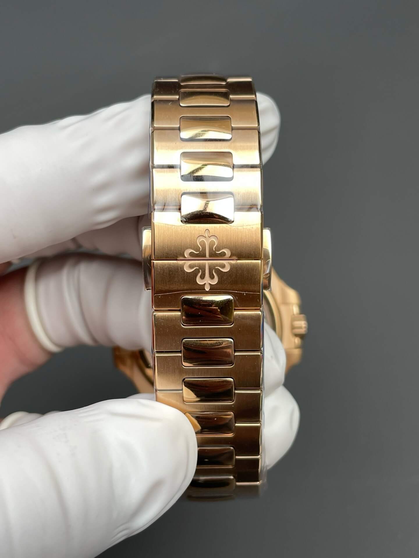 Patek Philippe Replica Nautilus Super Clone Watch 5712/1R-001 Patek Philippe Replica Nautilus Super Clone Watch 5712/1R-001