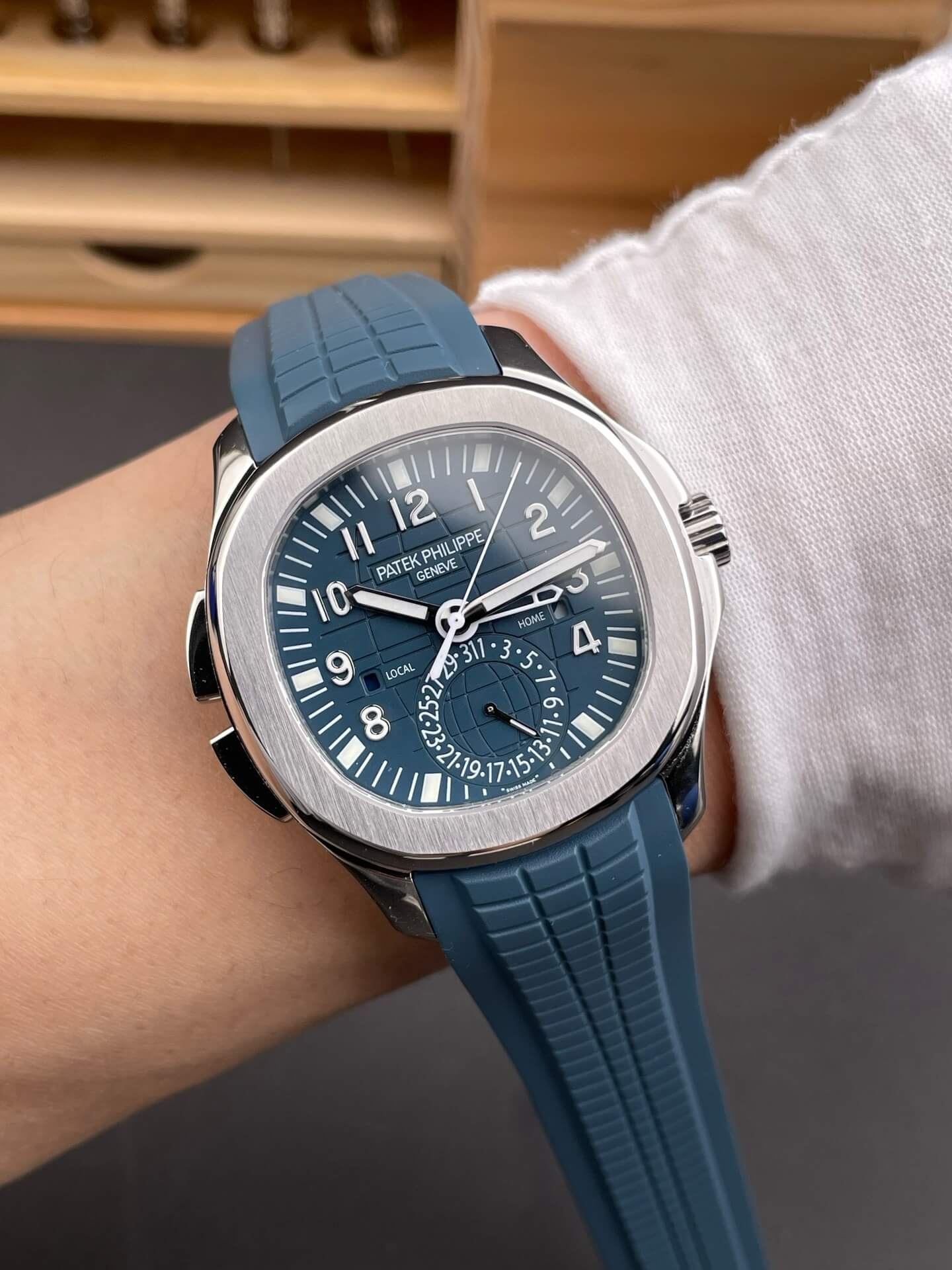 Patek Philippe Replica Aquanaut Super Clone Watch 5164G-001