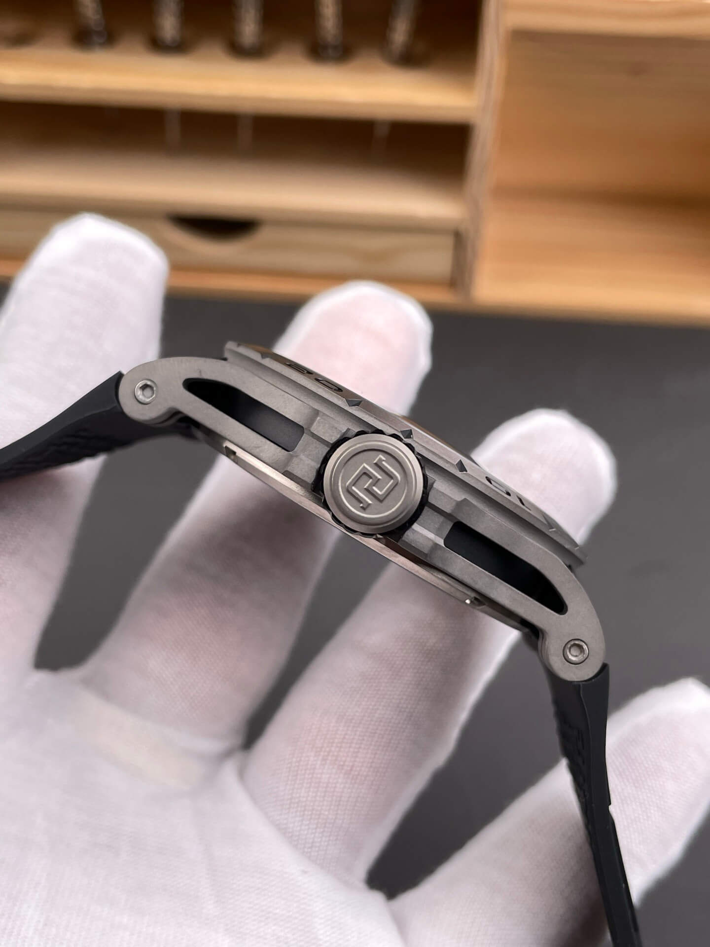 Roger Dubuis Replica Excalibur Spider Titanium Black Super Clone Watch RDDBEX0479