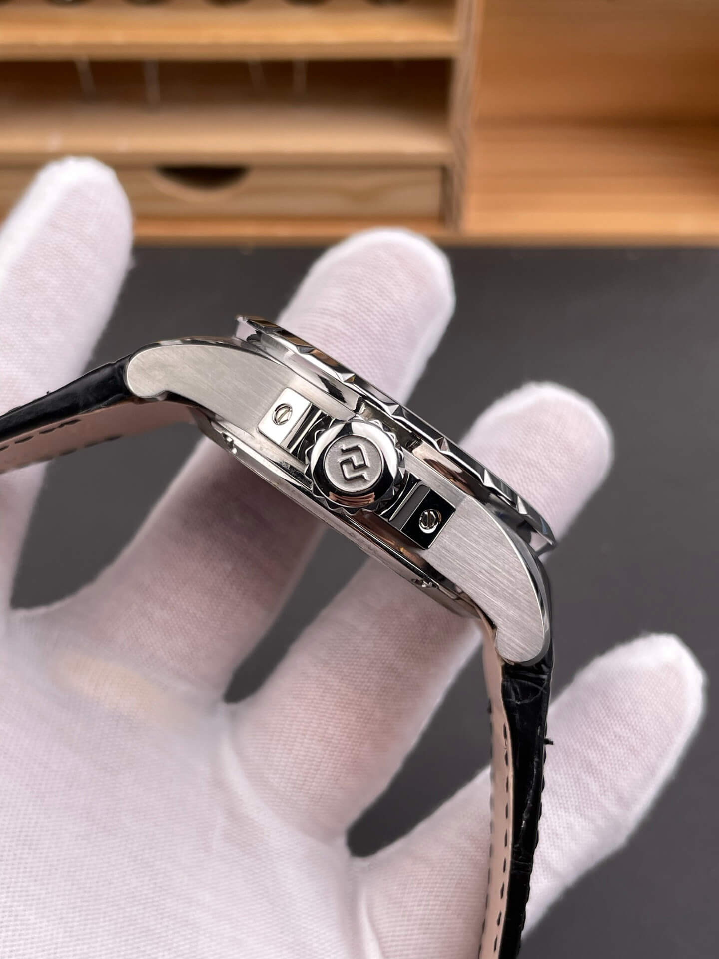 Roger Dubuis Replica Knights Of The Round Table II Super Clone Watch RDDBEX0495