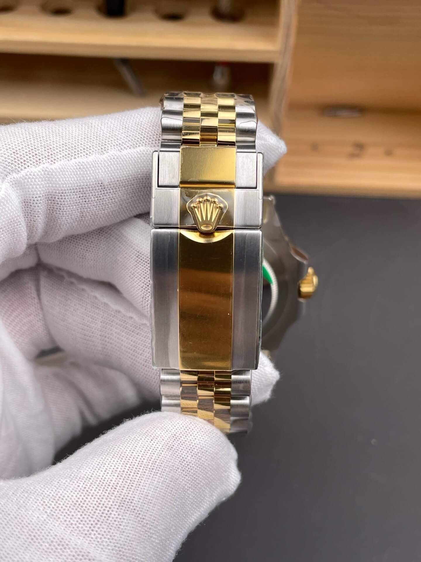 Rolex Replica GMT-Master II Super Clone Watch Gain Weight Version 126713GRNR-0001 Rolex Replica GMT-Master II Super Clone Watch Gain Weight Version 126713GRNR-0001