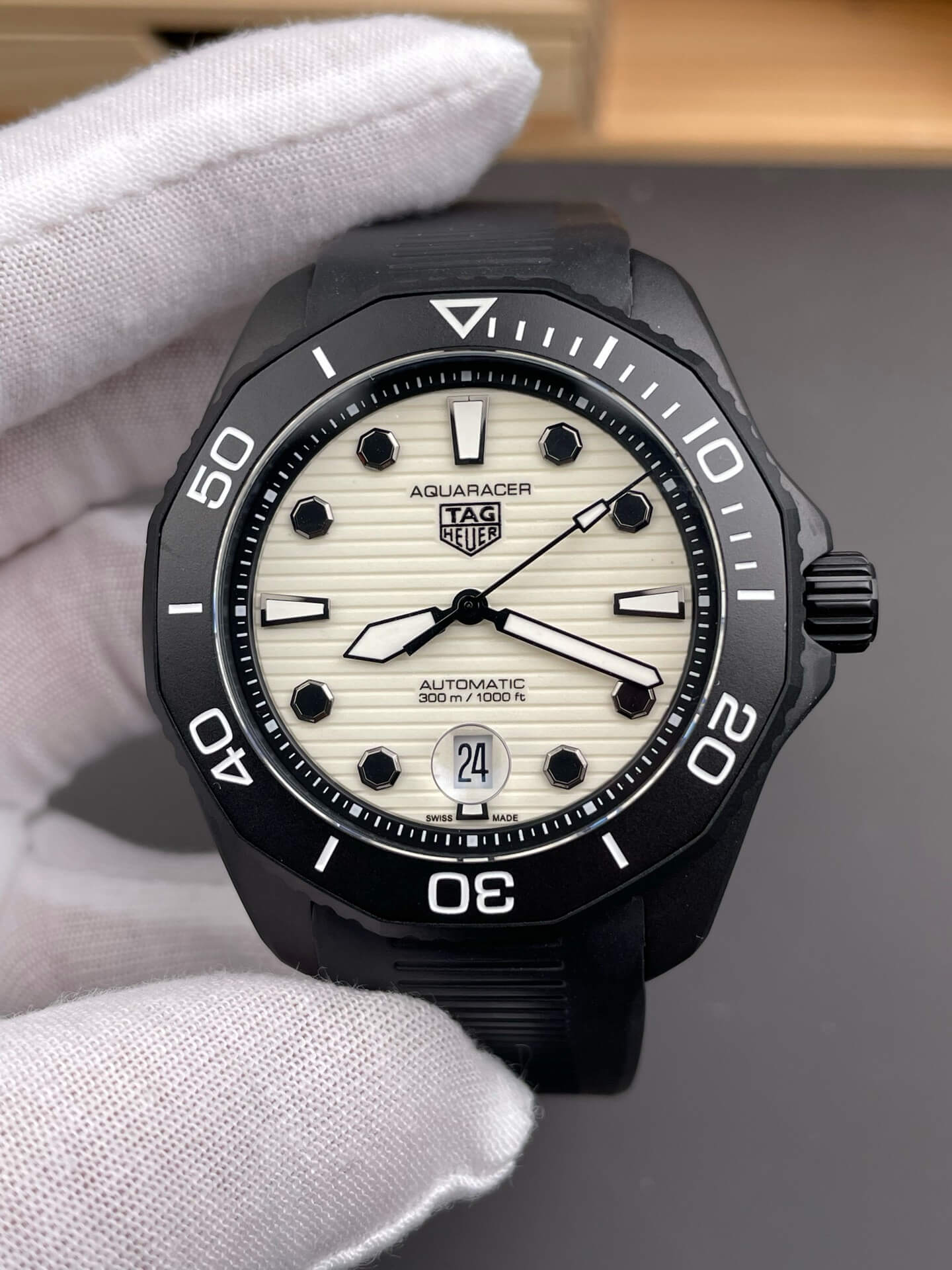 TAG Heuer Aquaracer Professional 300 Date Watch WBP201D.FT6197 TAG Heuer Aquaracer Professional 300 Date Watch WBP201D.FT6197
