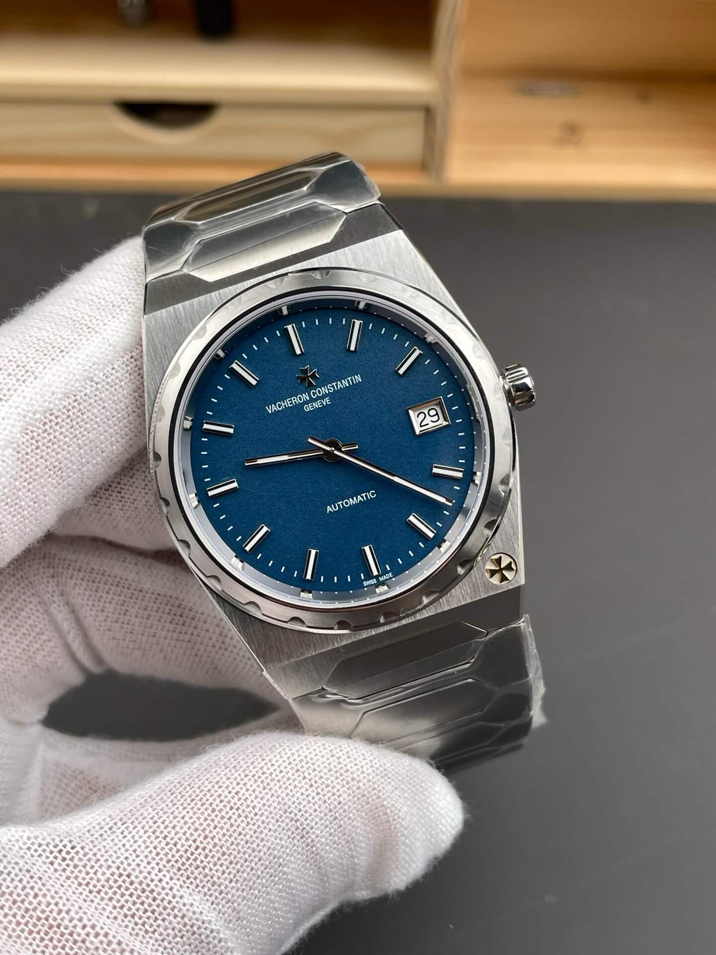 Vacheron Constantin Replica Historiques 222 Super Clone Watch 4200H/222A-B934 Vacheron Constantin Replica Historiques 222 Super Clone Watch 4200H/222A-B934