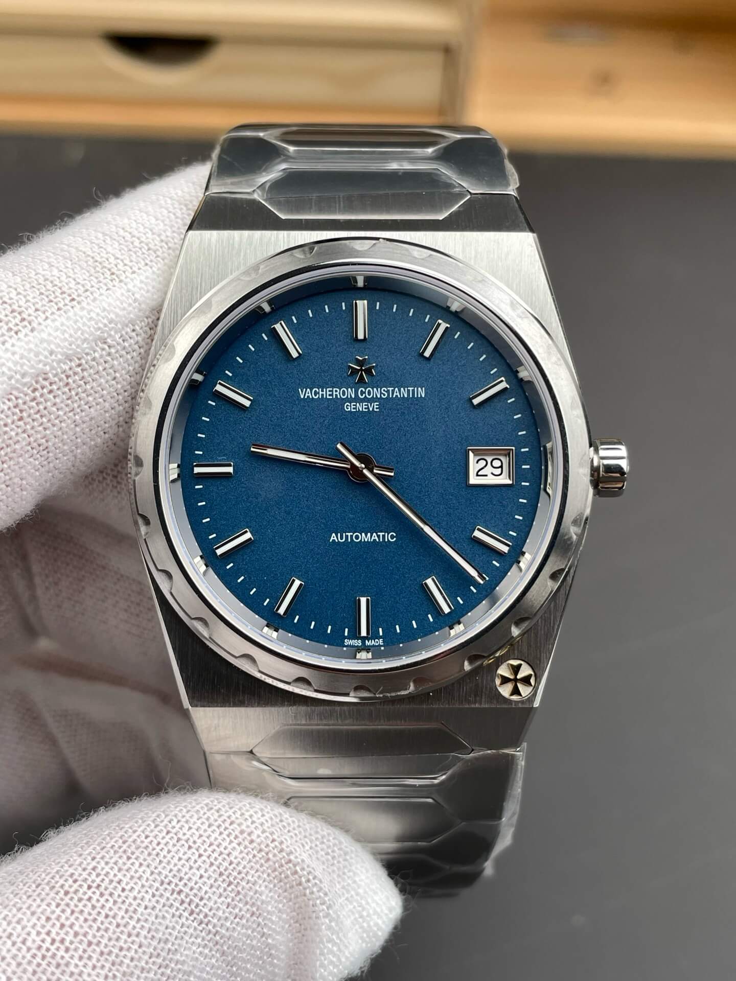 Vacheron Constantin Replica Historiques 222 Super Clone Watch 4200H/222A-B934 Vacheron Constantin Replica Historiques 222 Super Clone Watch 4200H/222A-B934