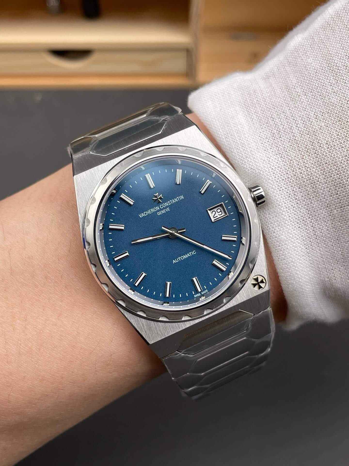 Vacheron Constantin Replica Historiques 222 Super Clone Watch 4200H/222A-B934 Vacheron Constantin Replica Historiques 222 Super Clone Watch 4200H/222A-B934