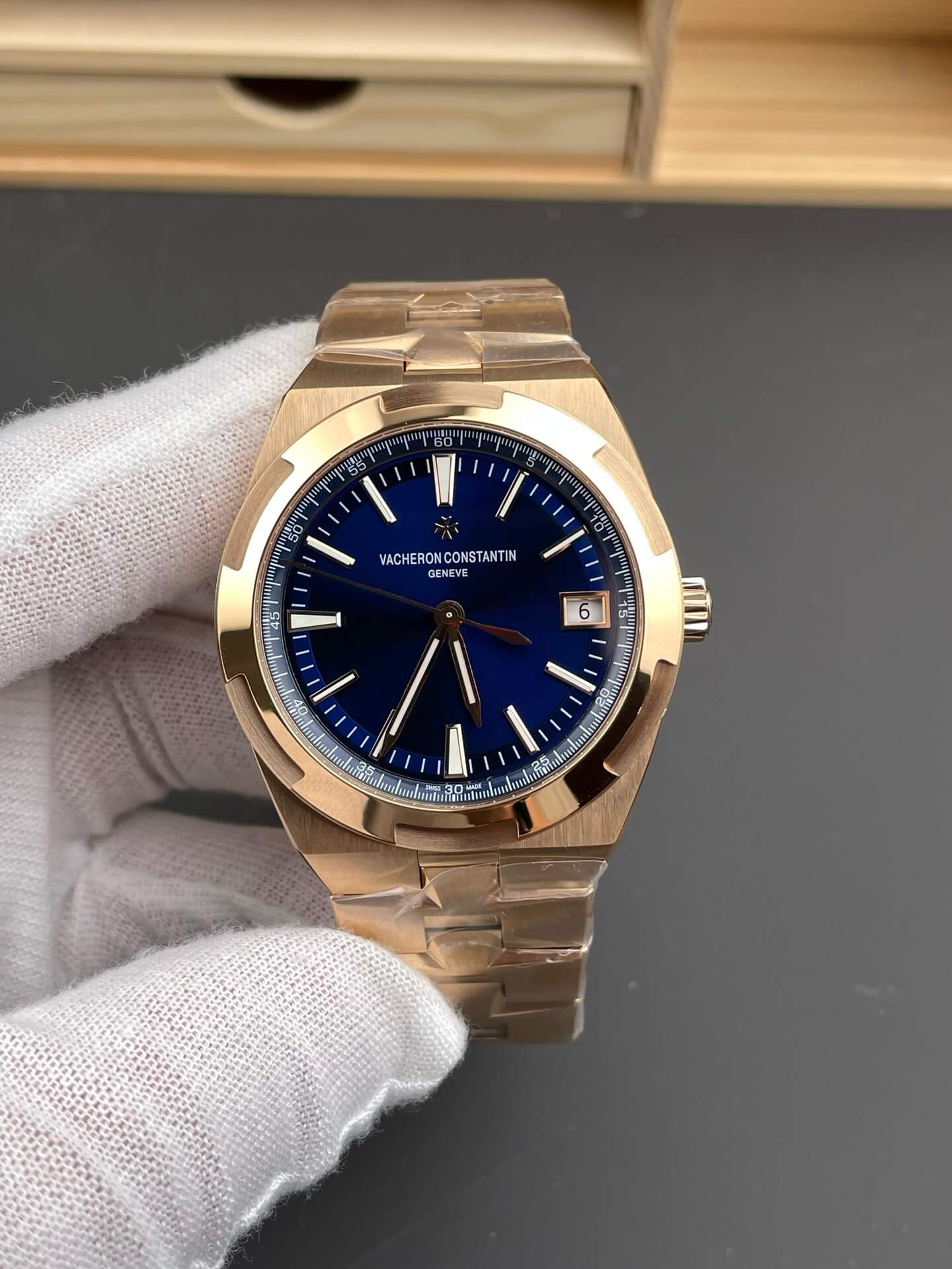 Vacheron Constantin Replica Overseas Super Clone Watch 4500V/210R-B705