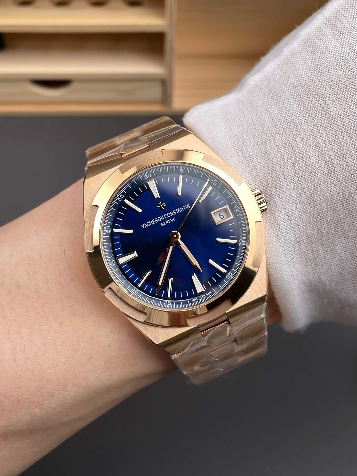 Vacheron Constantin Replica Overseas Super Clone Watch 4520V/210R-B705 Vacheron Constantin Replica Overseas Super Clone Watch 4520V/210R-B705