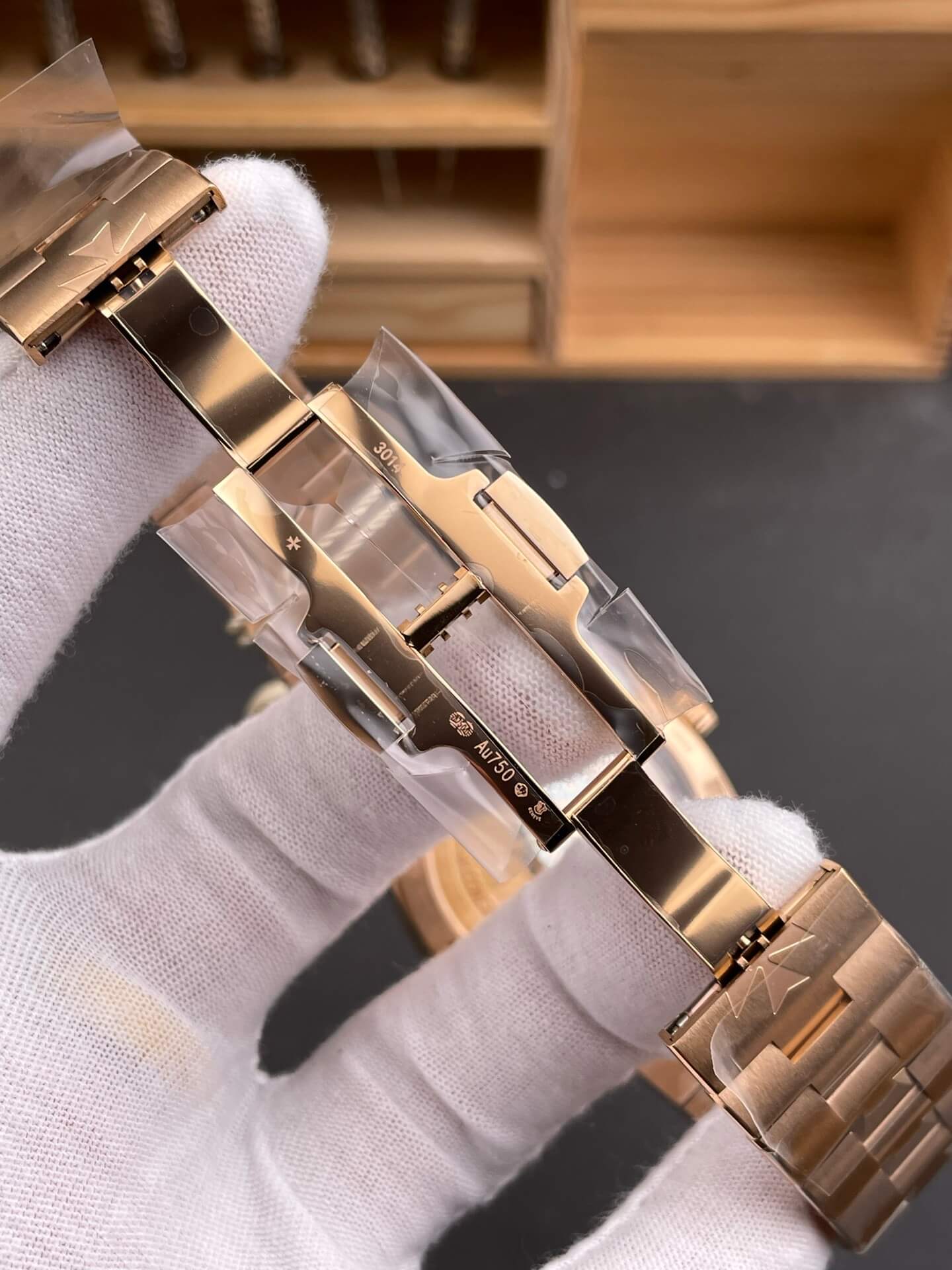 Vacheron Constantin Replica Overseas Super Clone Watch 4520V/210R-B967